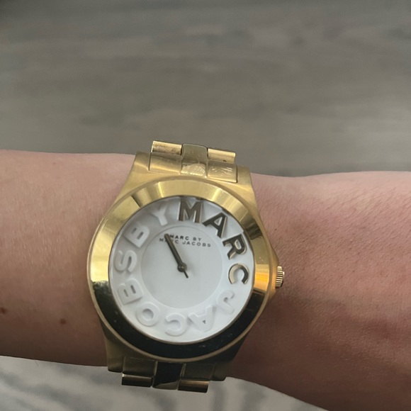 Marc by Marc Jacobs gold watch. Battery needs to be changed. - Picture 5 of 5